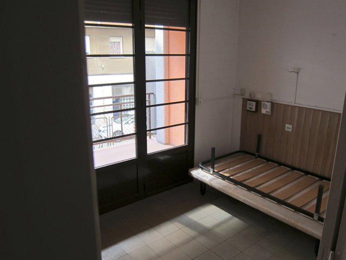 Habitació buida a la Casa Bloc. Refugiats, habitatge, pisos buits