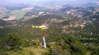 Bomberos extinguen el incendio forestal provocado en Caravaca por la caída de un rayo