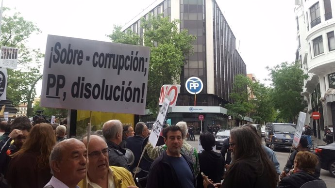 Protesta frente a la sede del PP por la corrupción