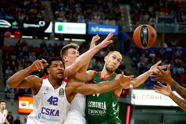 Kim Tillie, de Baskonia, ante el CSKA