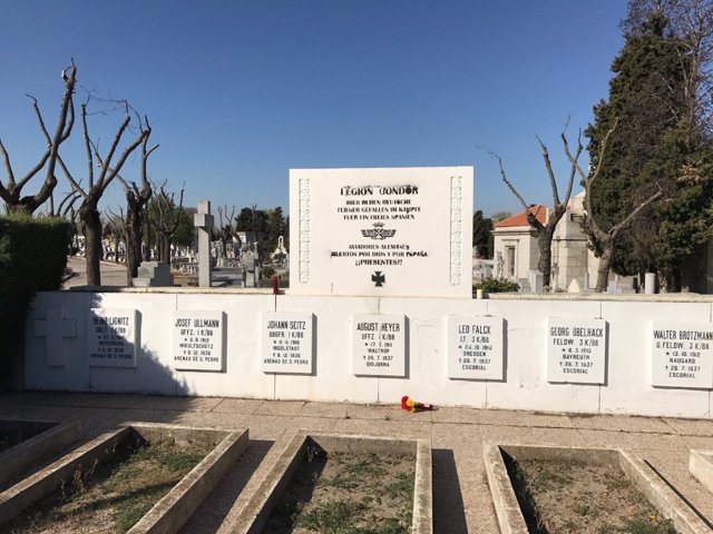 Placa de la legión Condor en el cementerio de La Almudena.