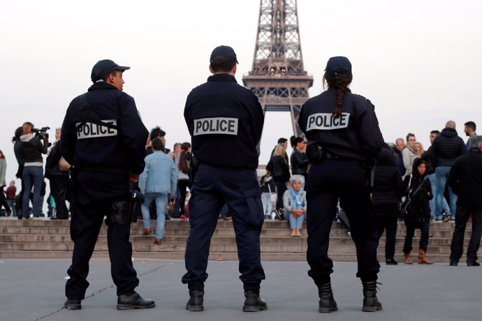 Policia en Trocadero (París)
