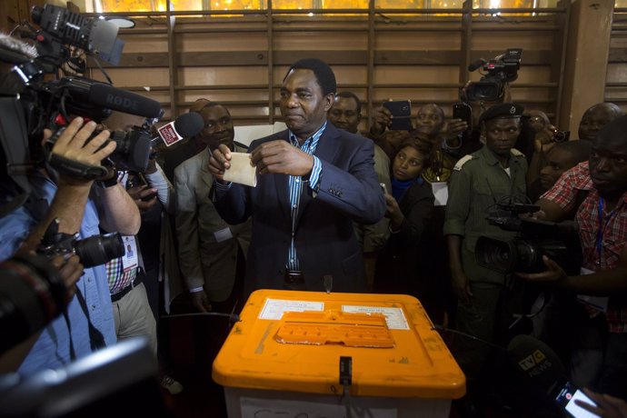 Hakainde Hichilema  en las elecciones en Zambia