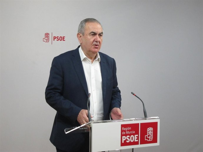  Rafael González Tovar, En La Rueda De Prensa