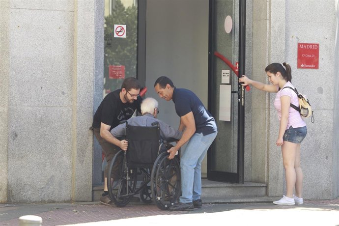 Discapacitado, persona con dicapacidad, silla, dependencia, accesibilidad