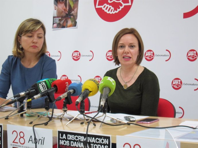 María José Ladera, acompañada, a su izquierda, por Ana Amaro