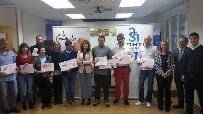 Foto de familia de los ganadores. 