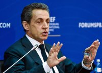 Sarkozy anuncia que votará por Macron por "responsabilidad" y no porque apoye su proyecto