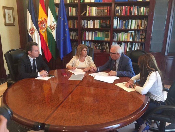 Reunión del Consejero de Empleo con la alcaldesa de Jerez