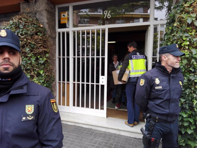 Registro policial en el piso del expte.De la Generalitat Jordi Pujol