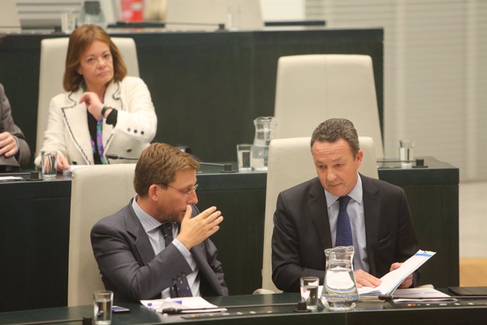 Martínez Almeida y Henríquez de Luna en el Pleno del Ayuntamiento de Madrid