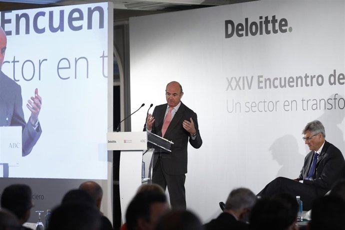 Luis de Guindos en un encuentro del sector financiero