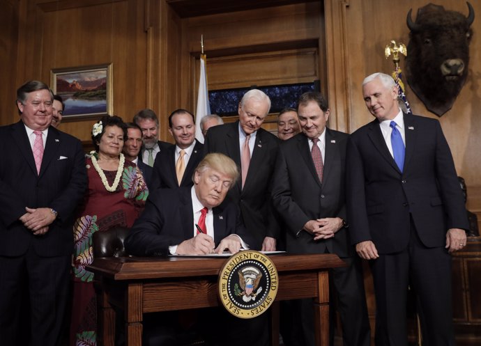 Donald Trump firma una orde executiva