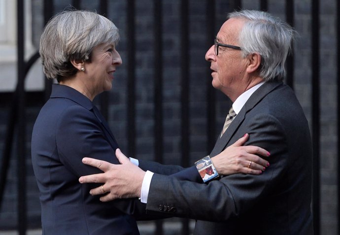 Theresa May y Jean-Claude Juncker