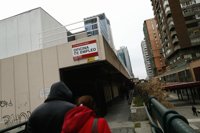 La tasa de paro juvenil baja hasta el 41,6% y el paro de larga duración cae un 3,9%