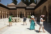 La DPZ lanza un nuevo programa de vacaciones para mayores para visitar Sevilla, Granada y Córdoba