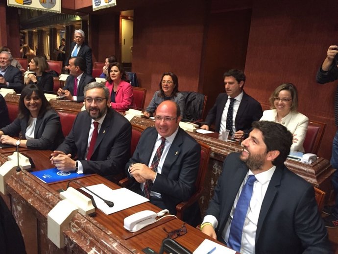 LÓPEZ MIRAS JUNTO A PREDRO ANTONIO SÁNCHEZ ANTES DE INICIAR DEBATE INVESTIDURA
