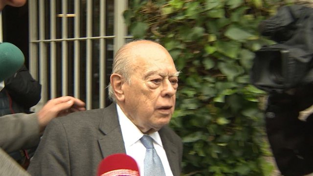 Jordi Pujol surt de casa seva a Barcelona