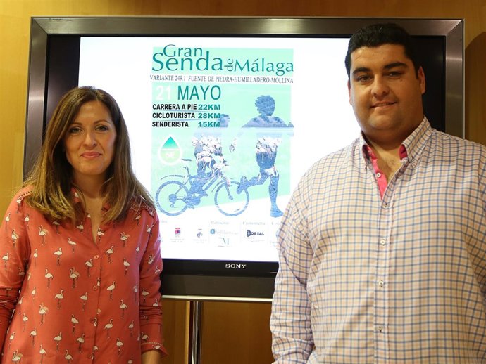 Marina Bravo con el concejal de deportes de fuente de piedra José Enrique Caro