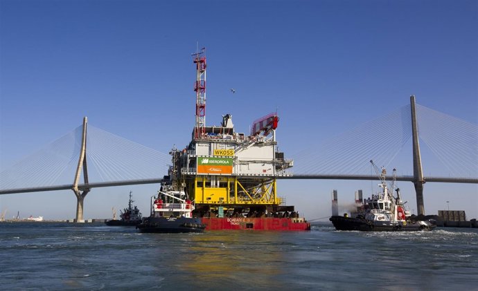 Salida de los astilleros de Navantia Puerto Real de la Subestación Andalu