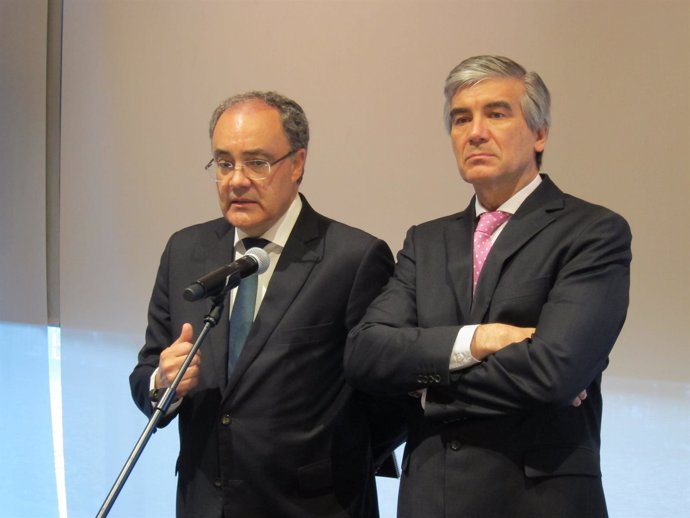 T.Martínez y F.Reynés durante la junta de Cellnex                            