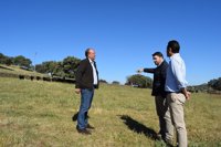 Monago advierte de que la "falta de apoyo" de la Junta a la dehesa va en "perjuicio" de varios sectores productivos