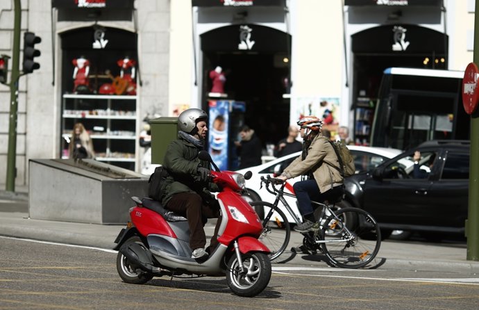 Tráfico, circulación, coches, moto, motos, motocicleta, bicicleta, bici