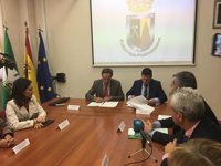 Felipe López firma en Peñarroya (Córdoba) el convenio para rehabilitar su Ayuntamiento