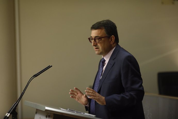 Aitor Esteban en rueda de prensa en el Congreso