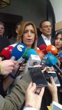 Díaz lamenta que "los defensores de sanidad pública" son los que piden que "alquile un hospital privado" en Lepe