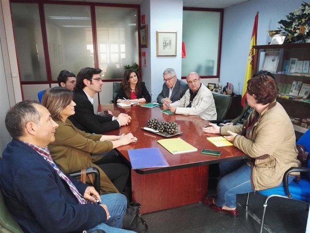 Reunión con las comunidades educativas de los conservatorios y el colegio.