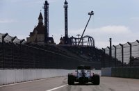 Alonso se conforma con acabar y Mercedes quiere neutralizar a Ferrari