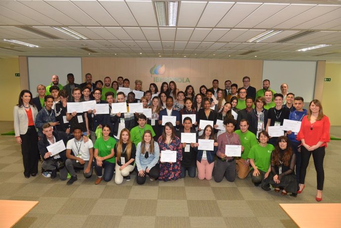 Participantes en el programa de inserción laboral de Iberdrola F. Tomillo