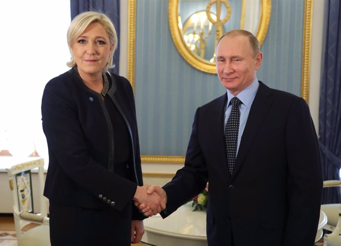 Marine Le Pen y Vladimir Putin