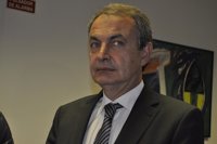 Zapatero (PSOE) dice que una moción de censura contra Rajoy solo llevaría a "bloquear"