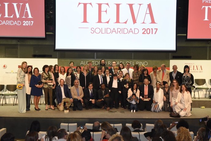 Foto de familia Premios Telva Solidaridad 017