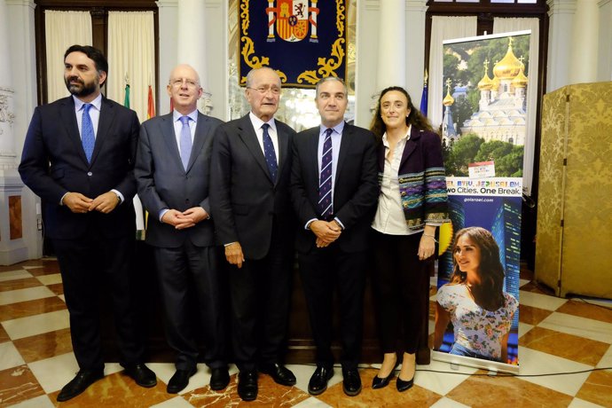 Presentación conexión málaga israel el al alcalde ayuntamineto