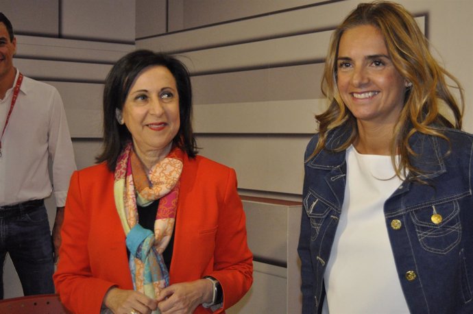 Margarita Robles y Susana Sumelzo, en la sede del PSOE esta tarde