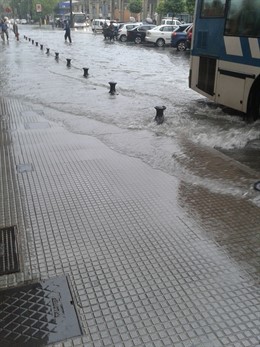 Imagen de una calle de Huelva tras las intensas lluvias. 