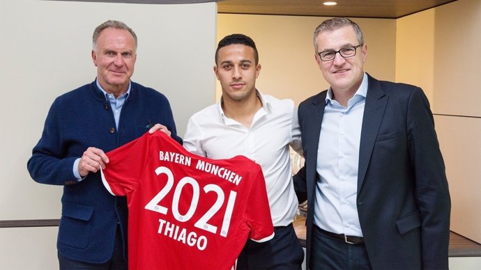 Thiago Alcántara renova al Bayern