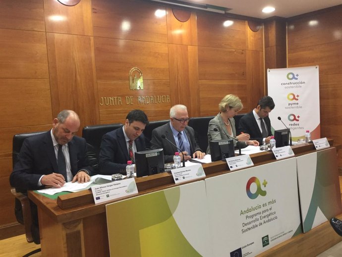 Firma de protocolo entre Claner y la Agencia Andaluza de la Energía.
