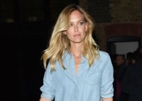 Bar Refaeli habla de su ciudad de origen, Tel Aviv y su papel como madre en una conocida revista de viajes