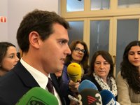 Albert Rivera: Pablo Iglesias ayuda a Mariano Rajoy "frivolizando" con una moción de censura