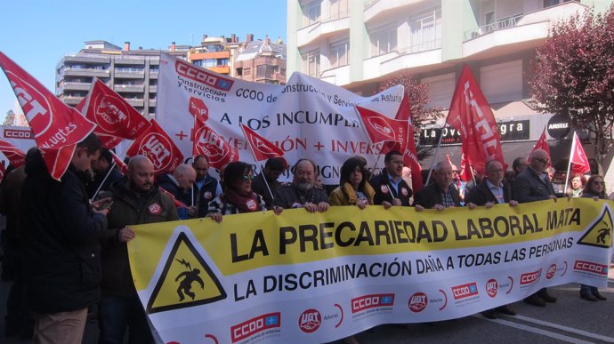 Manifestación sindical contra la precaridad y siniestralidad laboral