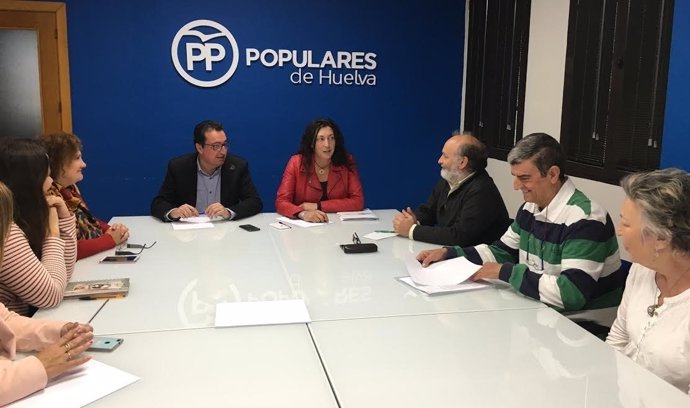 La secretaria general del PP andaluz, Dolores López, con escuelas infantiles.
