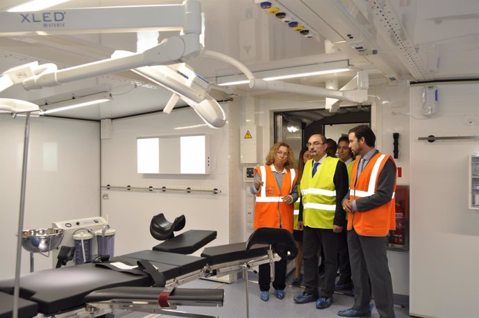 El presidente aragonés, Javier Lambán, ha visitado el hospital de campaña.