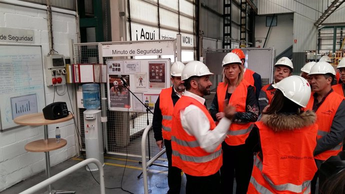 Marta Gastón visita la planta Arcelor Mittal en Pedrola.