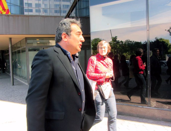 L'exalcalde de Sabadell, Manuel Busts, a la sortida dels jutjats 