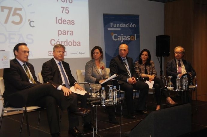 Autoridades durante el encuentro