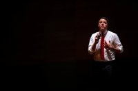 Renzi se postula como favorito en las primarias del PD en plena debilidad manifiesta de la formación